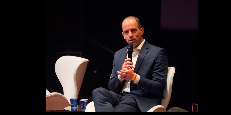 Demanda global por minerais críticos deve crescer e desafiar cadeias de suprimento até 2050, aponta BloombergNEF