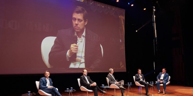 Financiamento e infraestrutura são desafios para projetos no Brasil, apontam mineradoras